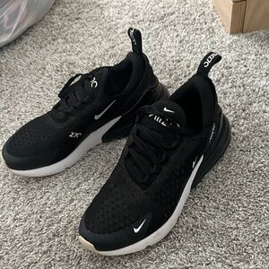 Nike Men's Black and White Air Max 270 Sneakers
